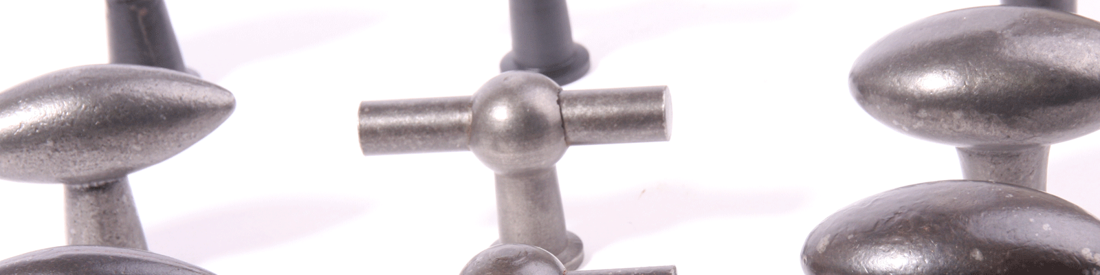 MÖBEL- UND KÜCHENBESCHÄGE